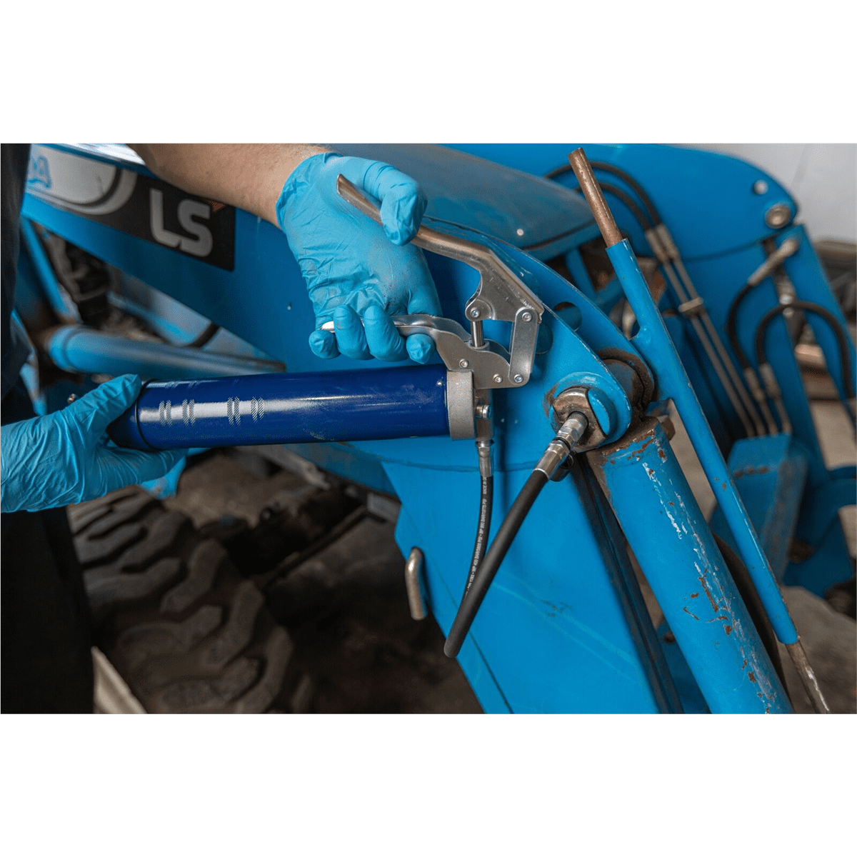 Lincoln 1133 Pistol Grip HD Grease Gun with 18" Whip Flex Hose and Coupler