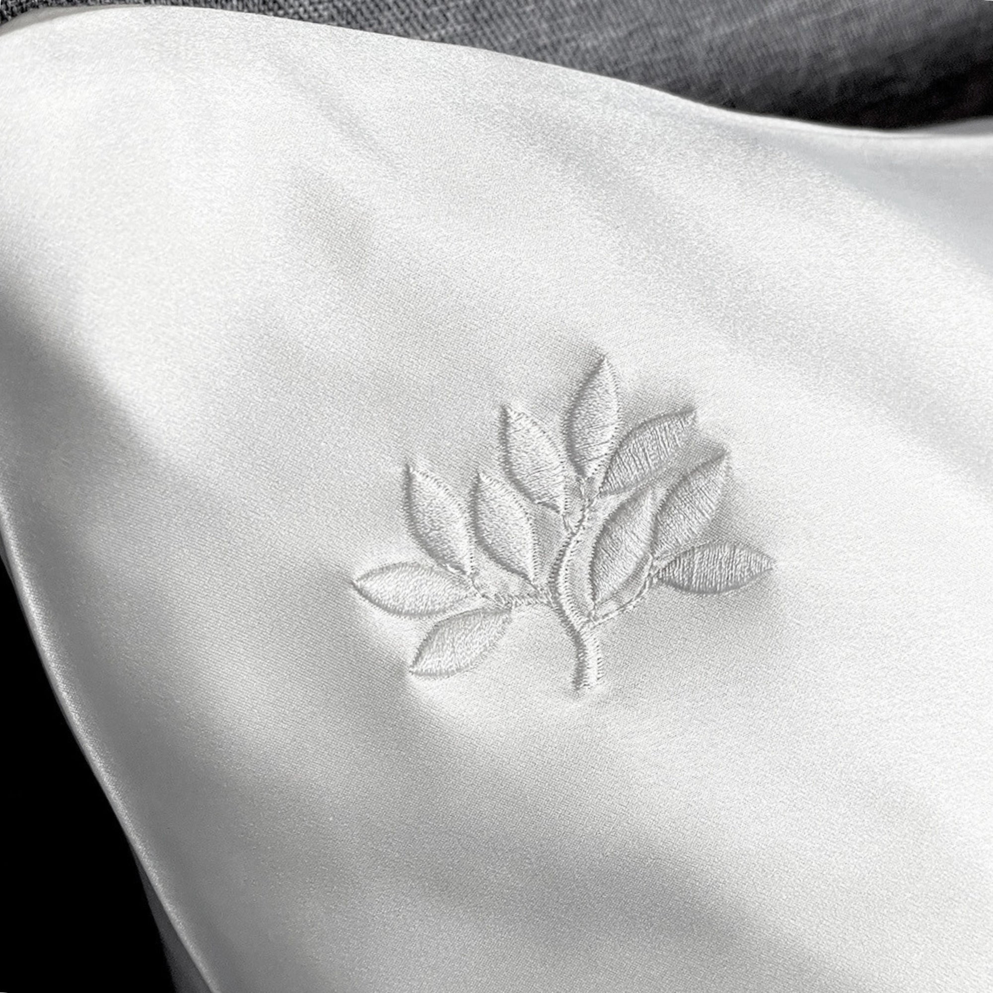 22 Momme Signature White/Plum Gift Sets