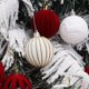 thumbnail image 3 of Yuarrent Maravillosos adornos de bolas colgantes para decoración para fiesta de Navidad, colgante de esferas navideñas de Color elegante Kits de decoración para fiestas Estilo 6, 3 of 6