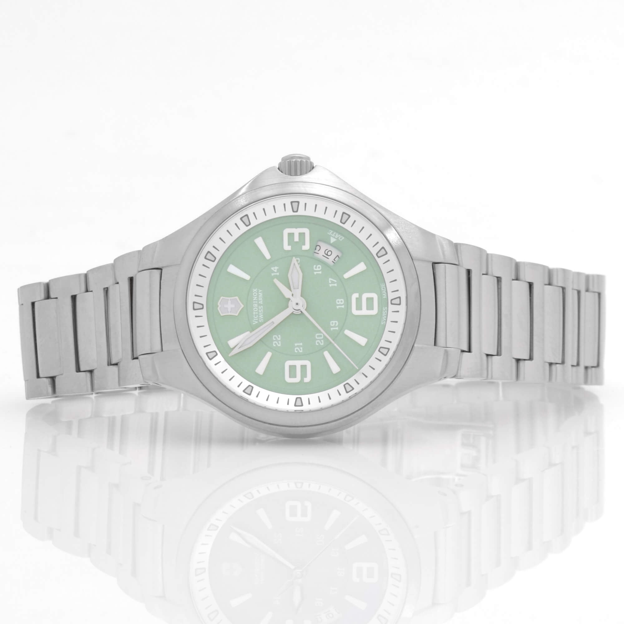 NEW VICTORINOX Base Camp Women's 249076 Small Green Swiss Quartz