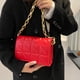 thumbnail image 1 of Bolsa Bolso de hombro de color puro geométrico retro para mujer. bolsos para axilas con cadena (rojo) Ehuebsd Nuevos Originales, 1 of 9