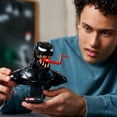 thumbnail image 3 of LEGO Marvel Buste de Venom, Ensemble de construction à collectionner 76356, 3 of 7