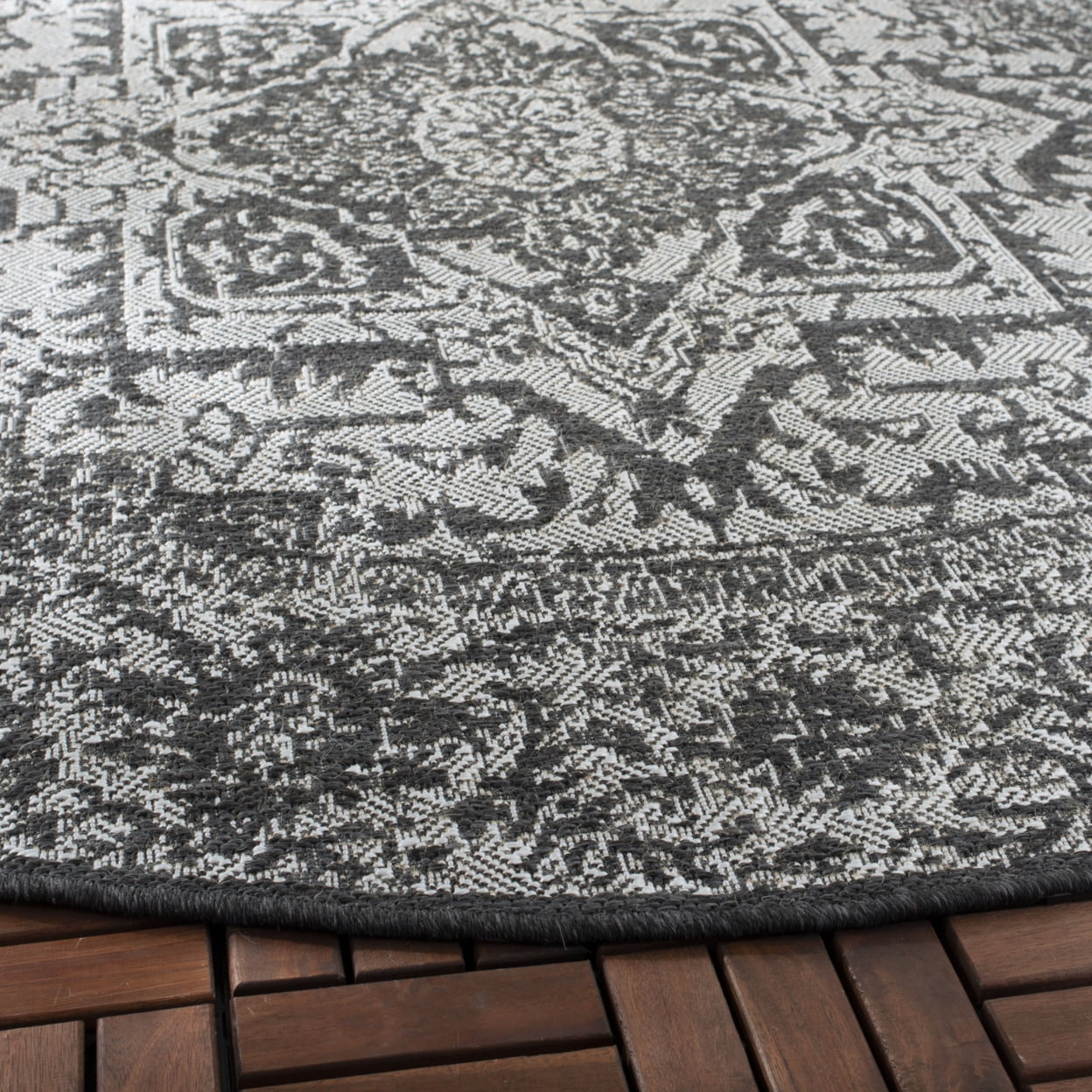 SAFAVIEH Beach House Orville Indoor/Outdoor Area Rug Light Grey/Charcoal, 5'3" x 7'6"