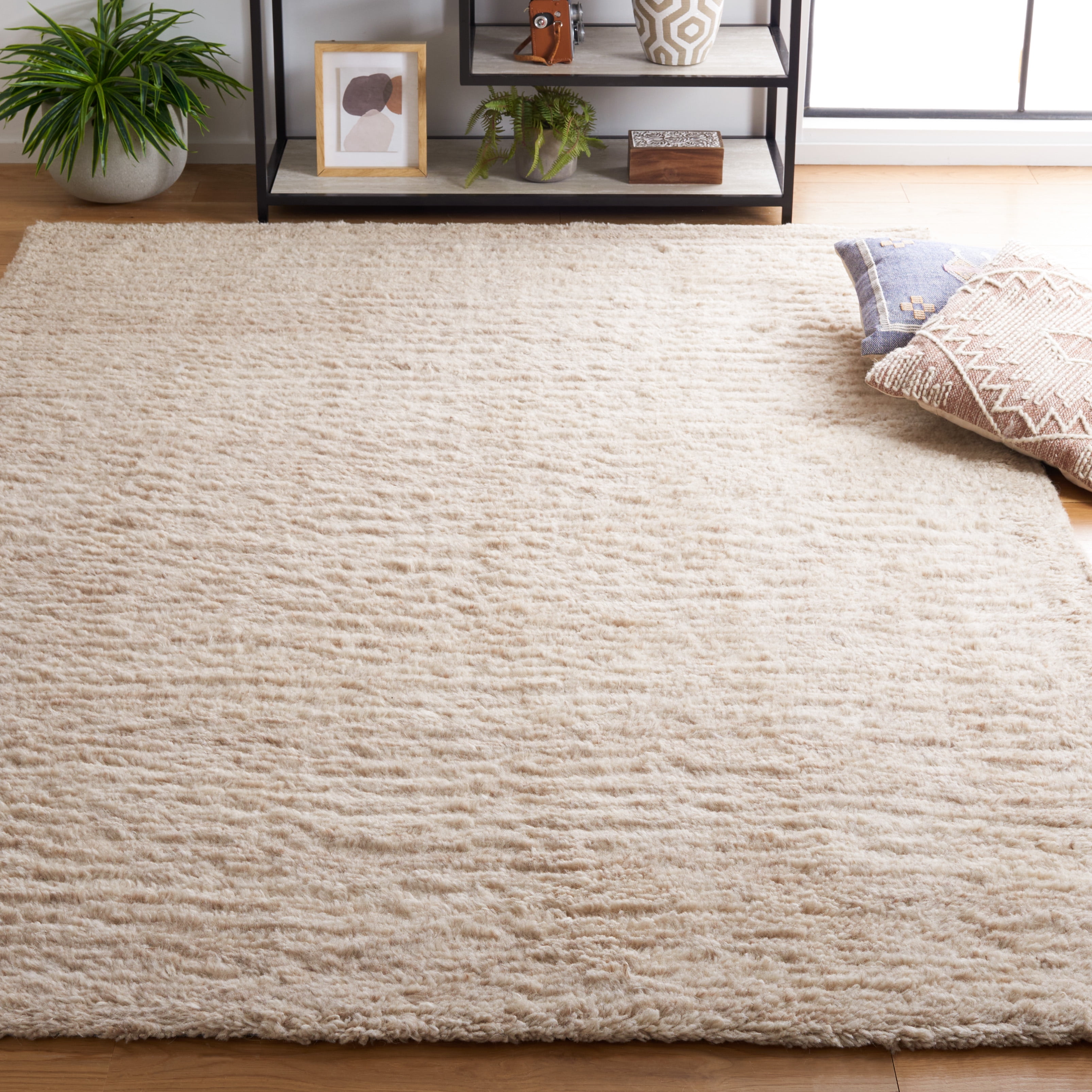 SAFAVIEH Casablanca Eugene Solid Area Rug, Beige, 3' x 5'