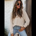thumbnail image 4 of Sudadera con Capucha de Larga de Punto Gofre para Mujer, con Cordón, Botones, Cuello en V, Informal, con Capucha. Albaricoque L, 4 of 9