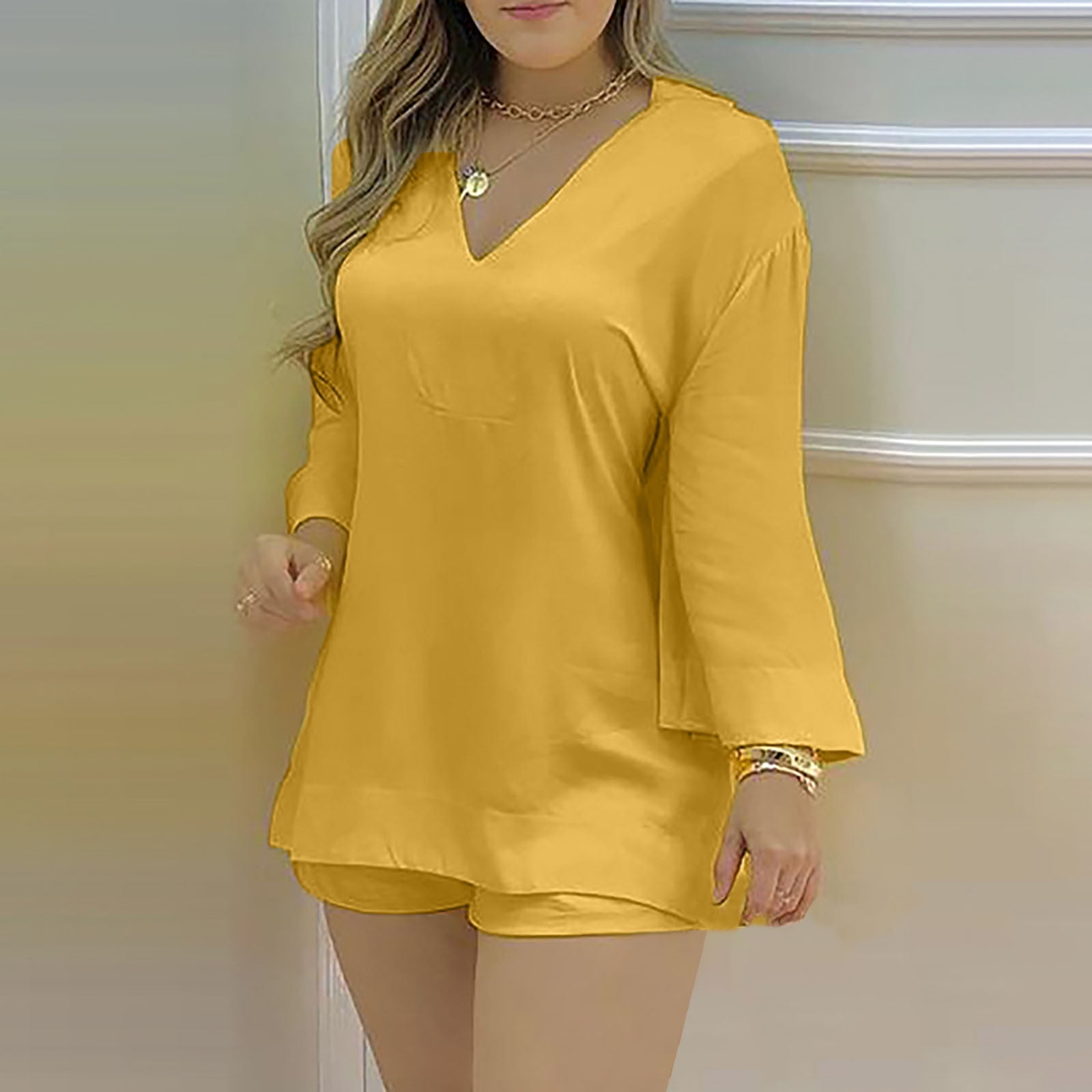 CEHVOM Women's Solid Color Flare Sleeve V-Neck Top And Shorts