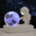 thumbnail image 1 of Bola de cristal tallada con luz de noche con forma de astronauta y base luminosa para estudiantes y amigos, 1 of 6