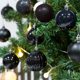 thumbnail image 5 of Bolas de Navidad Laklulu, juego de 34 bolas de Navidad de 4 cm/1,57 pulgadas, adornos colgantes para decoración de árboles de Navidad, 5 of 6