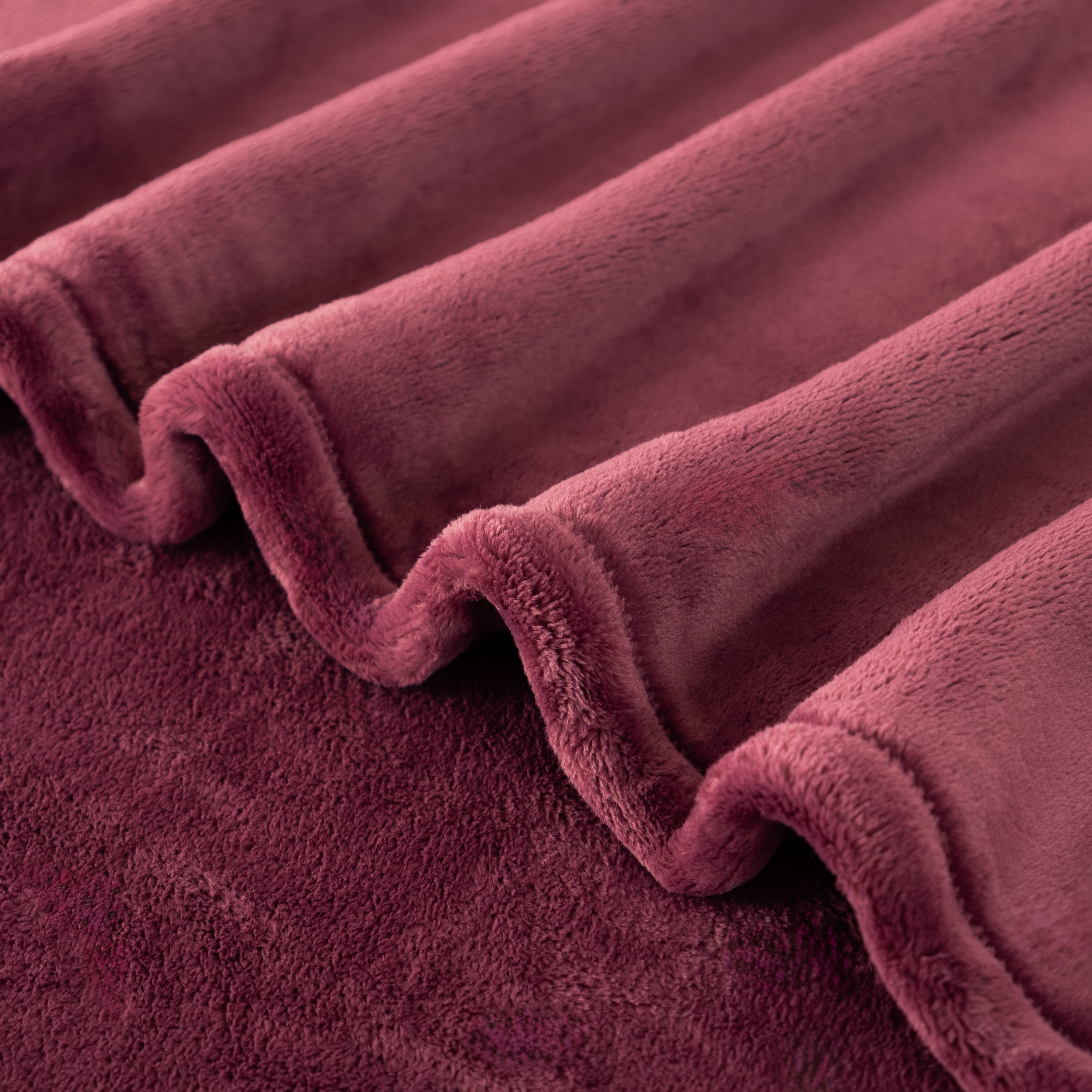 Hotel Style ™ Solid Oversized Soft Bed Blanket, Crushed Plum