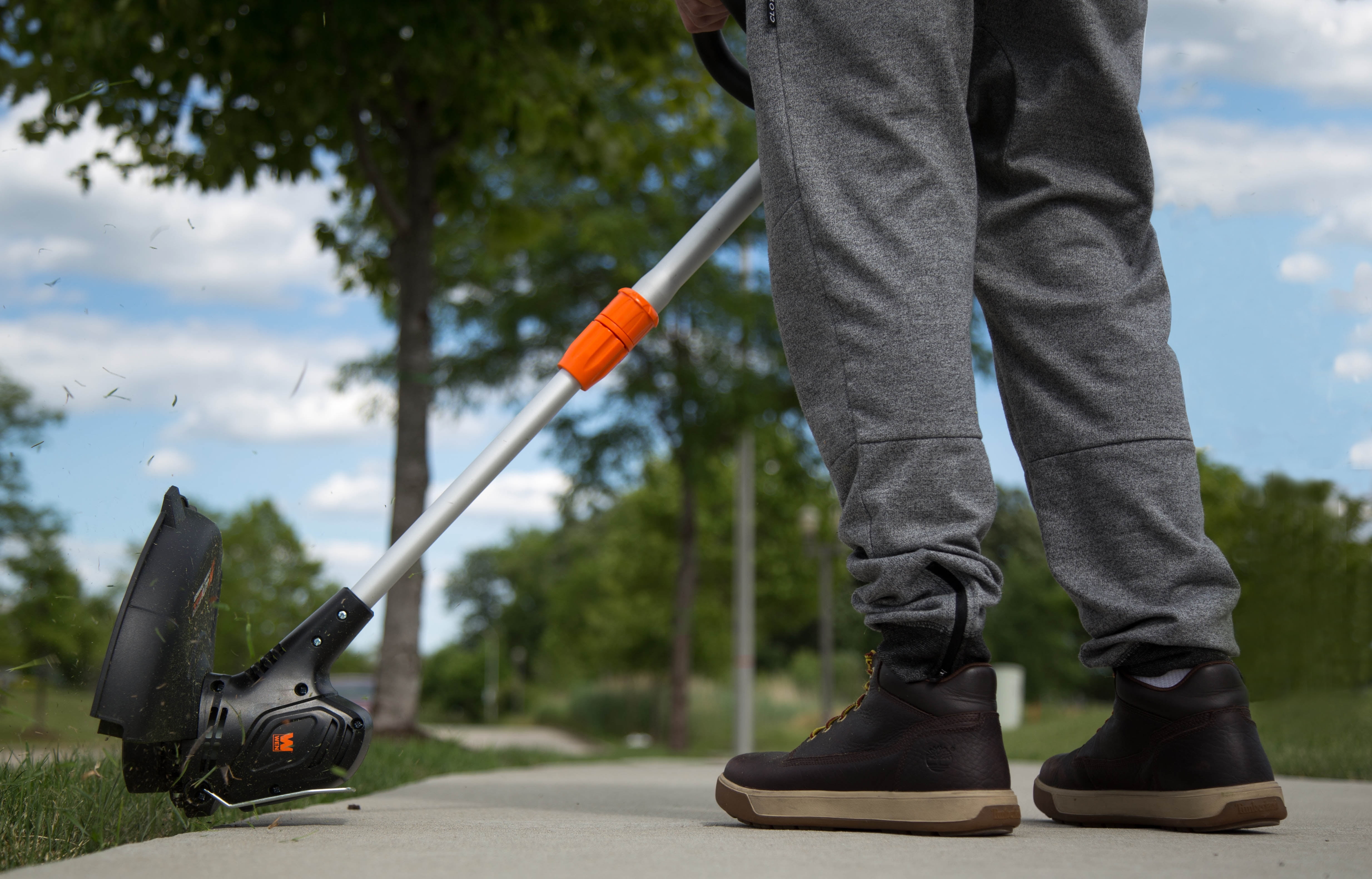 WEN 40V Max Lithium-Ion Cordless 14-Inch 2-in-1 String Trimmer and Edger (Battery Not Included)