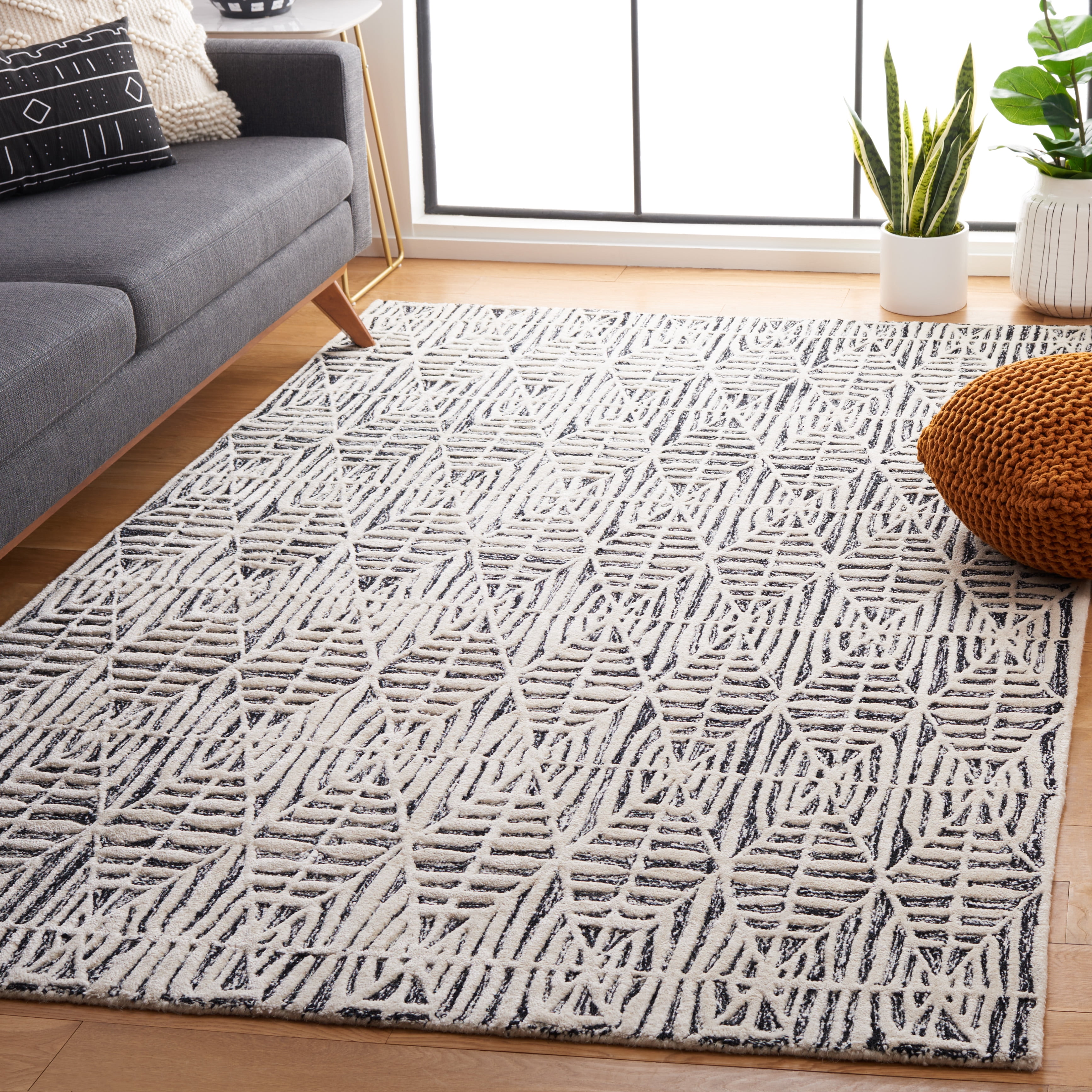 SAFAVIEH Ebony Abraham Diamond Area Rug, Black/Ivory, 4' x 6'