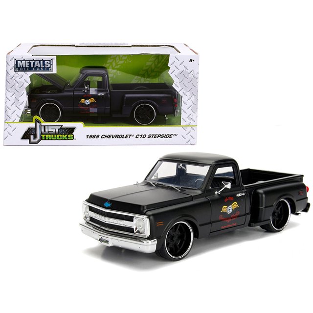 1969 Chevrolet C10 Stepside Pickup Truck negro mate "Garage Nuts" "Just Trucks" serie 1/24 modelo de coche a presión por Jada Jada Toys 99397