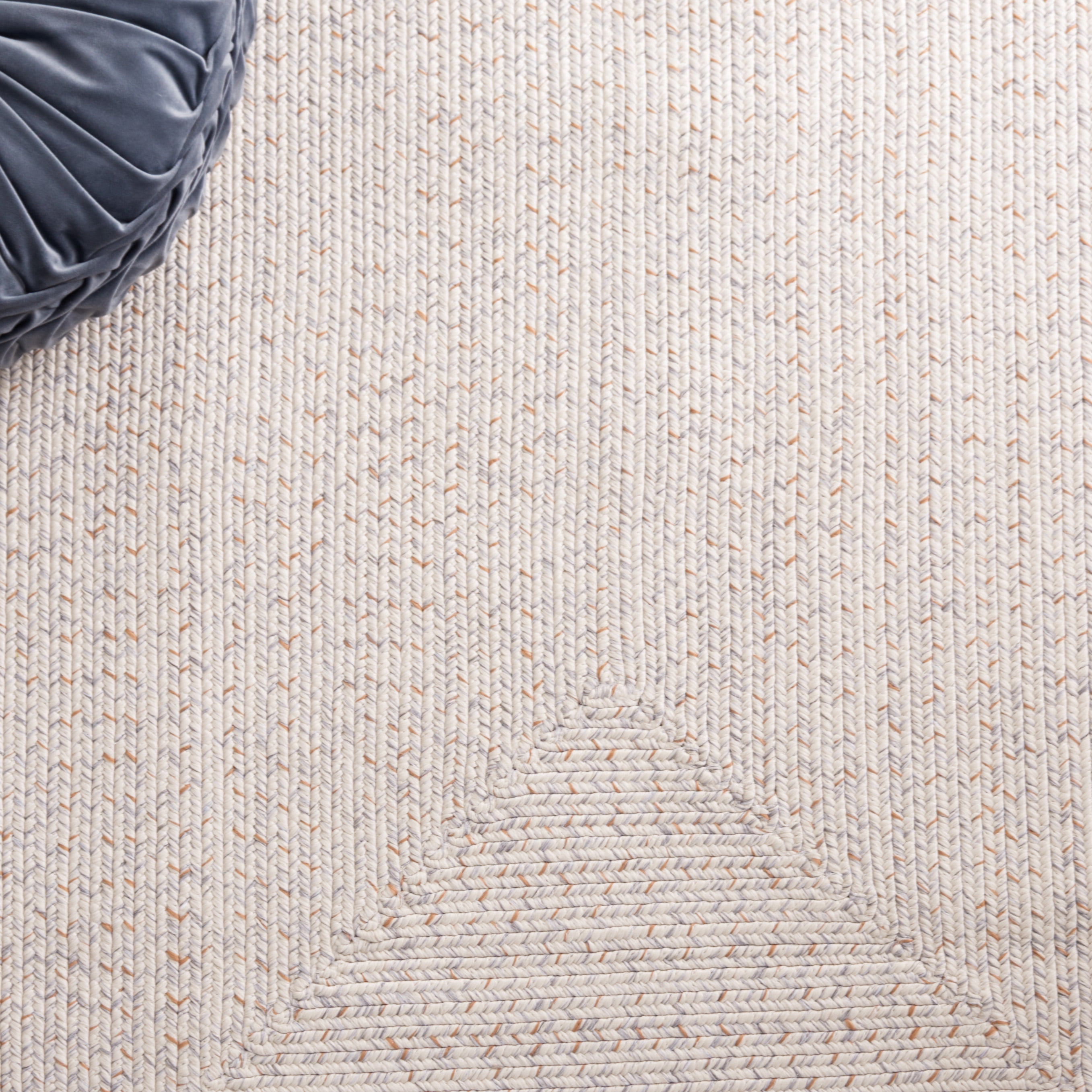 SAFAVIEH Braided Gino Distressed Machine Washable Reversible Area Rug, Ivory/Light Grey, 2' x 3'