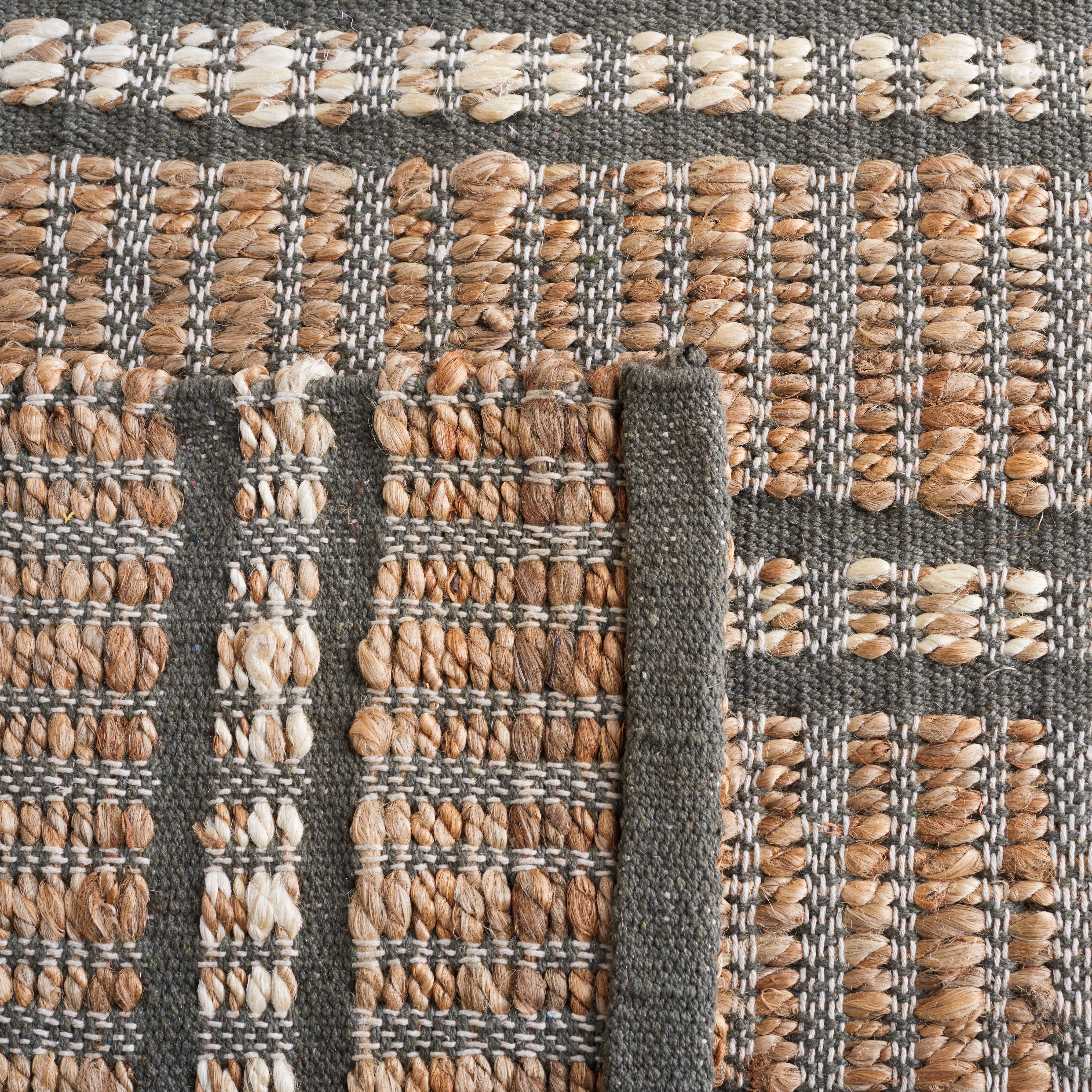 SAFAVIEH Natural Fiber Kostadin Striped Area Rug, Olive/Natural, 7' x 7' Round