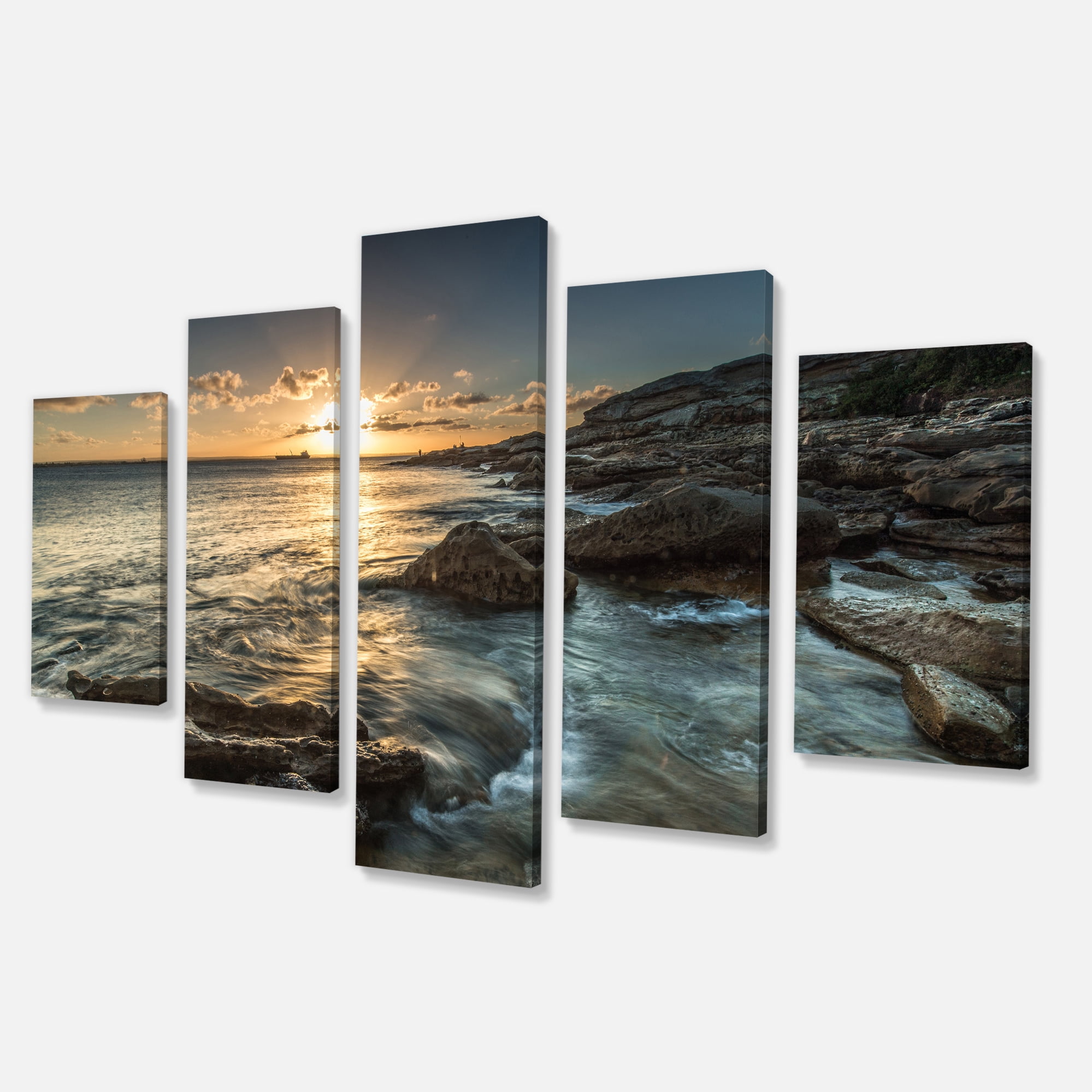 Designart 'Sydney Beach with Bright Sunset ' Seascape Canvas Art Print