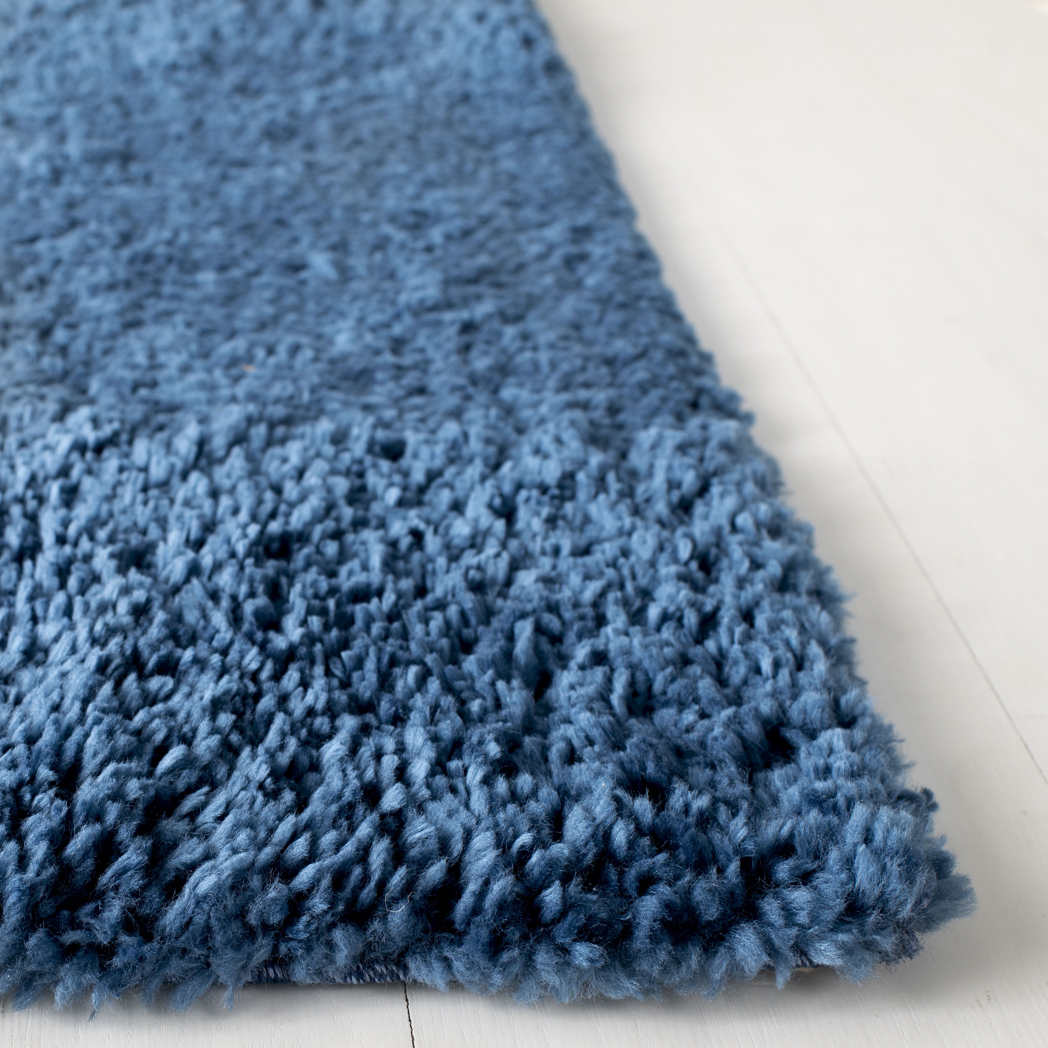 Safavieh August Carlene Solid Plush Shag Area Rug, Navy, 6' x 8'