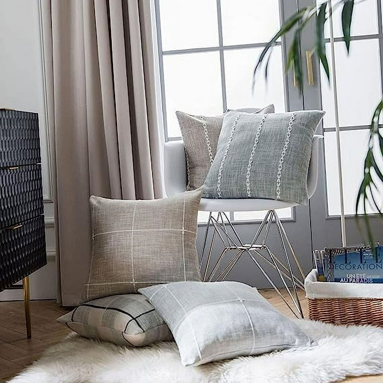 Amazon.com: COVER CUSHION REVERSIBLE 新品　BRIEFING NTBAY Pillow Throw Zippered Decorative Microfiber クッションカバー