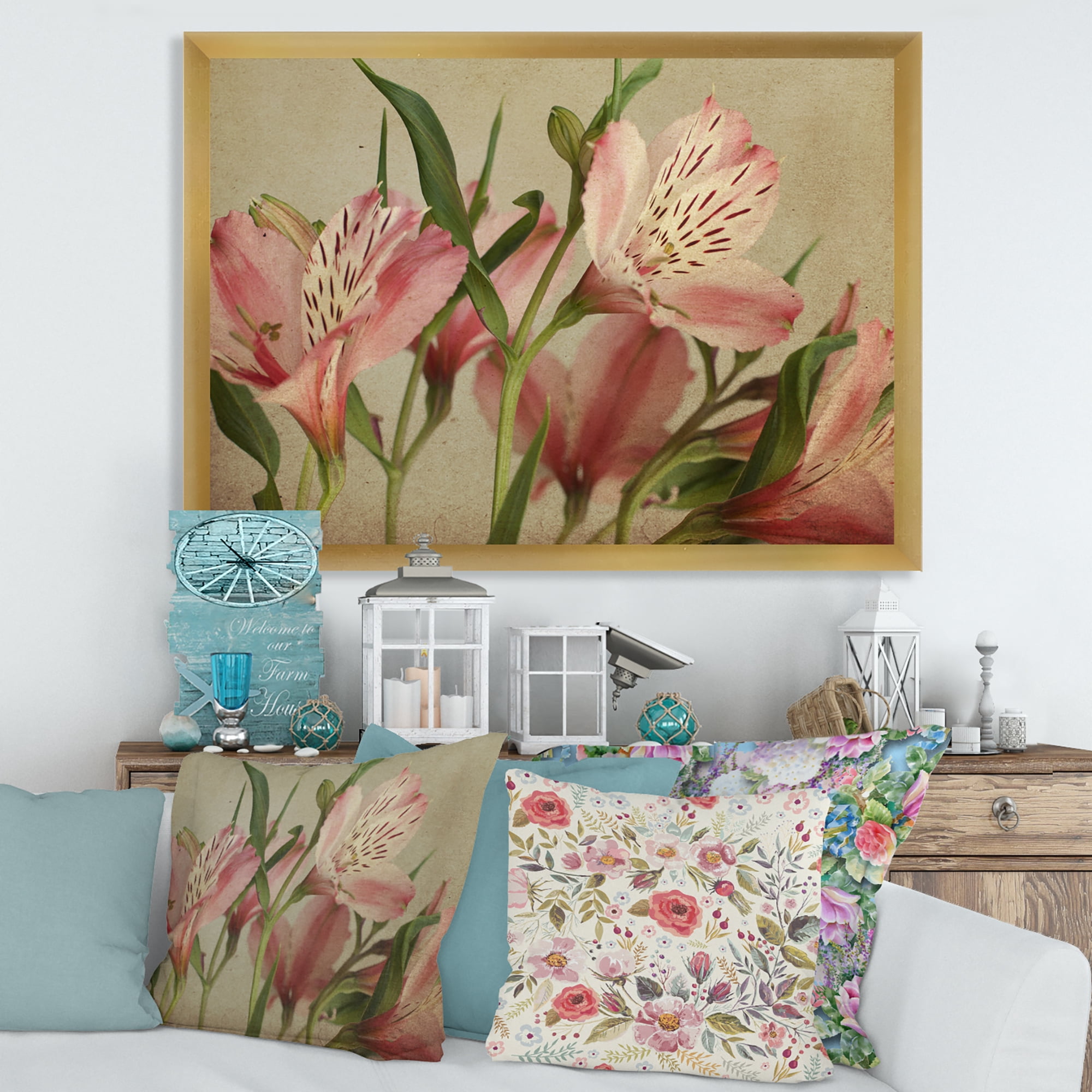 Designart 'Alstroemeria Flower Retro ' Traditional Framed Art Print