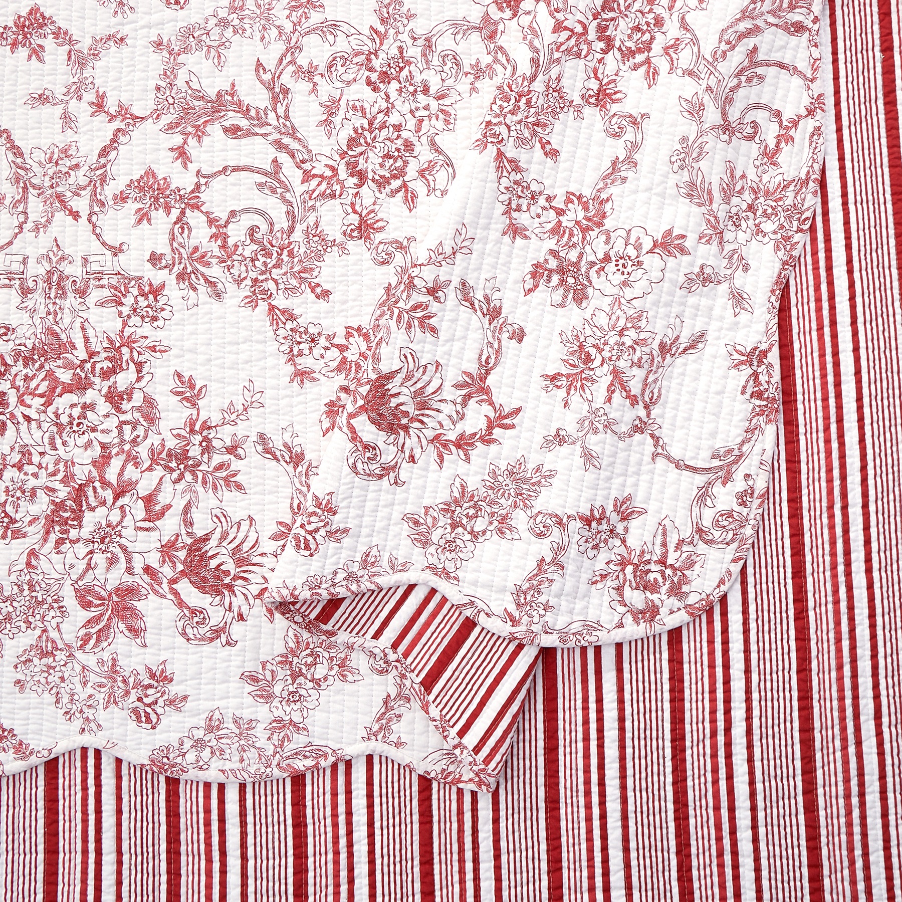 Modern Heirloom Garden Toile Red 3-Piece Reversible Quilt Set, King