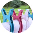 thumbnail image 4 of Clips para toallas de playa Clips para sillas Toallero para sillas de piscina en crucero - Abrazaderas de plástico para colgar edredones para ropa, 16 piezas, color Radom Sincero Hogar, 4 of 9