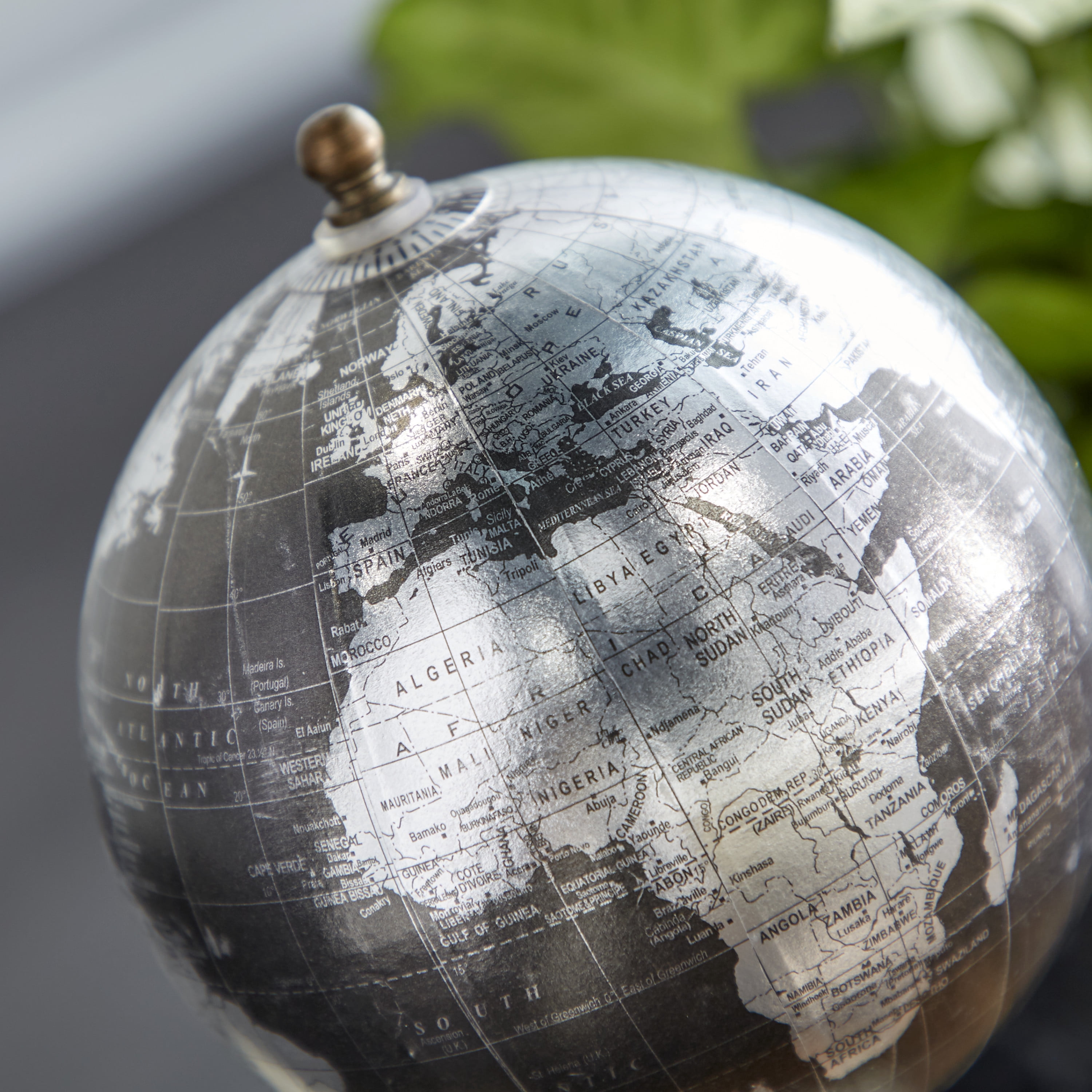 DecMode 5" Black Globe with Marble Base