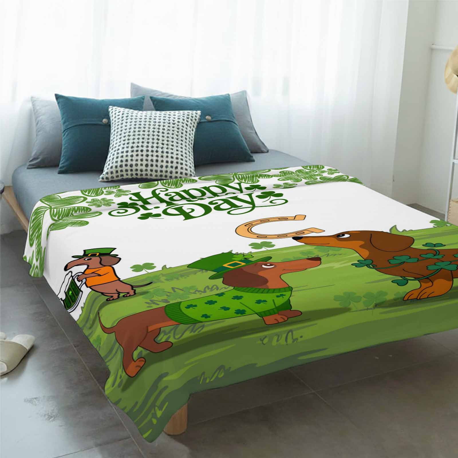 St. Patrick's Day Blanket Soft Cozy Warm Throw Blanket for Couch, Plush Fuzzy Flannel Fleece Blankets for Sofa, Green Lucky Clovers Dog Bed Blankets Lightweight Gifts for Women, 30"x40"