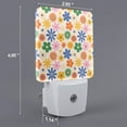 thumbnail image 2 of Fotbe Groovy Daisy Flowers Luz Nocturna LED, Luz de Noche con Sensor de Luz Natural de Anochecer a Amanecer, Se Enchufa a la Pared, Blanco Cálido 0.5W-EU, 2 of 7