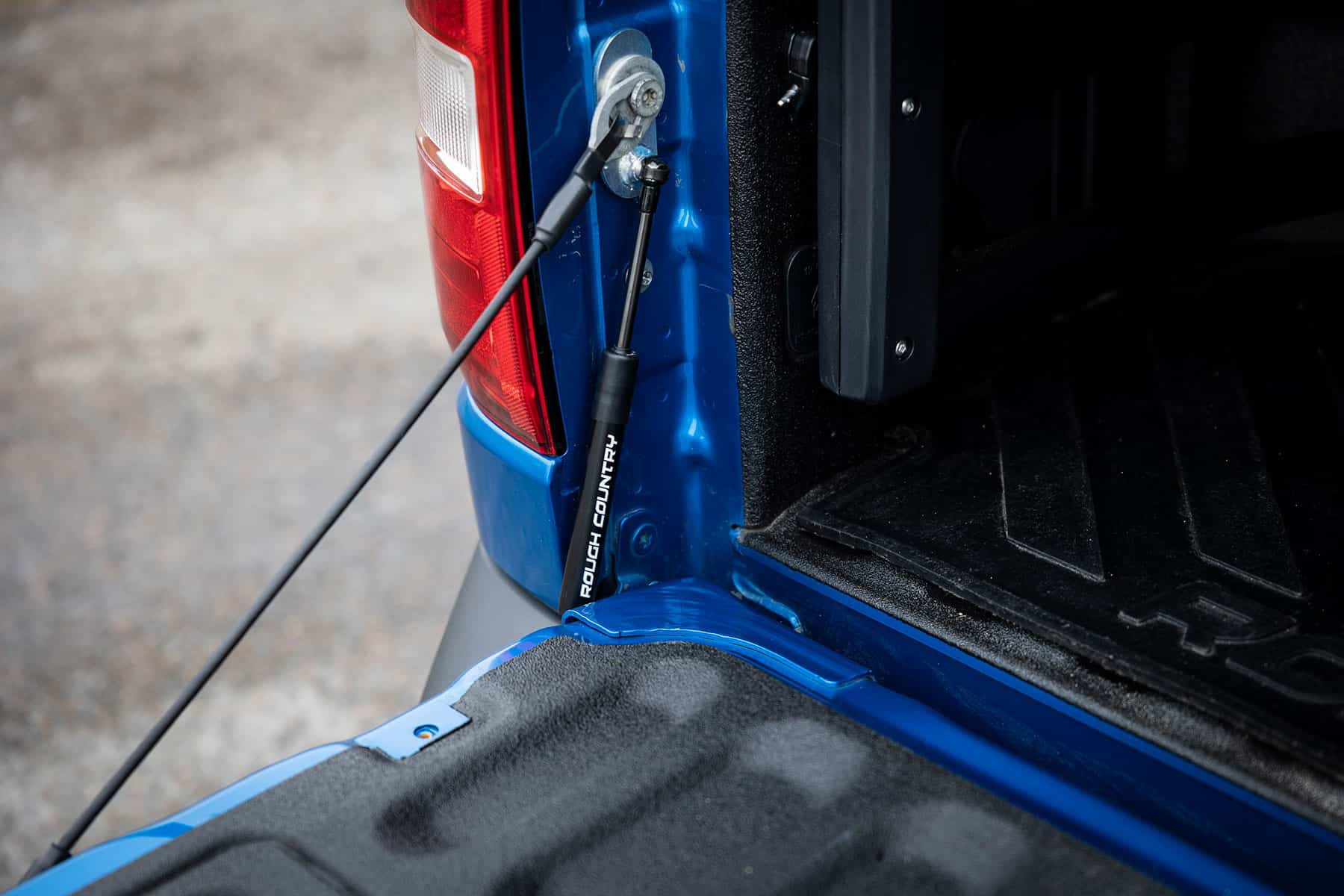 Rough Country Hydraulic Tailgate Assist for 2022-2026 Ford Maverick - 73211
