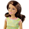 thumbnail image 3 of Muñeca Barbie Con Regalo Vestido Verde, 3 of 4