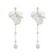 thumbnail image 1 of Pendientes de flores de perlas Pendientes colgantes de perlas Pendientes de flores colgantes blancos Pendientes de boda de graduación Joyería para fiesta de cumpleaños Regalos para mujeres, 1 of 5