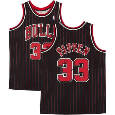 Scottie Pippen Chicago Bulls Autographed Black Mitchell & Ness 1995-1996 Pinstripe Swingman Jersey - Fanatics Authentic Certified