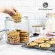 thumbnail image 4 of Tarro de vidrio para galletas KitchenToolz de 1 galón hermético con tapa, 4 of 8