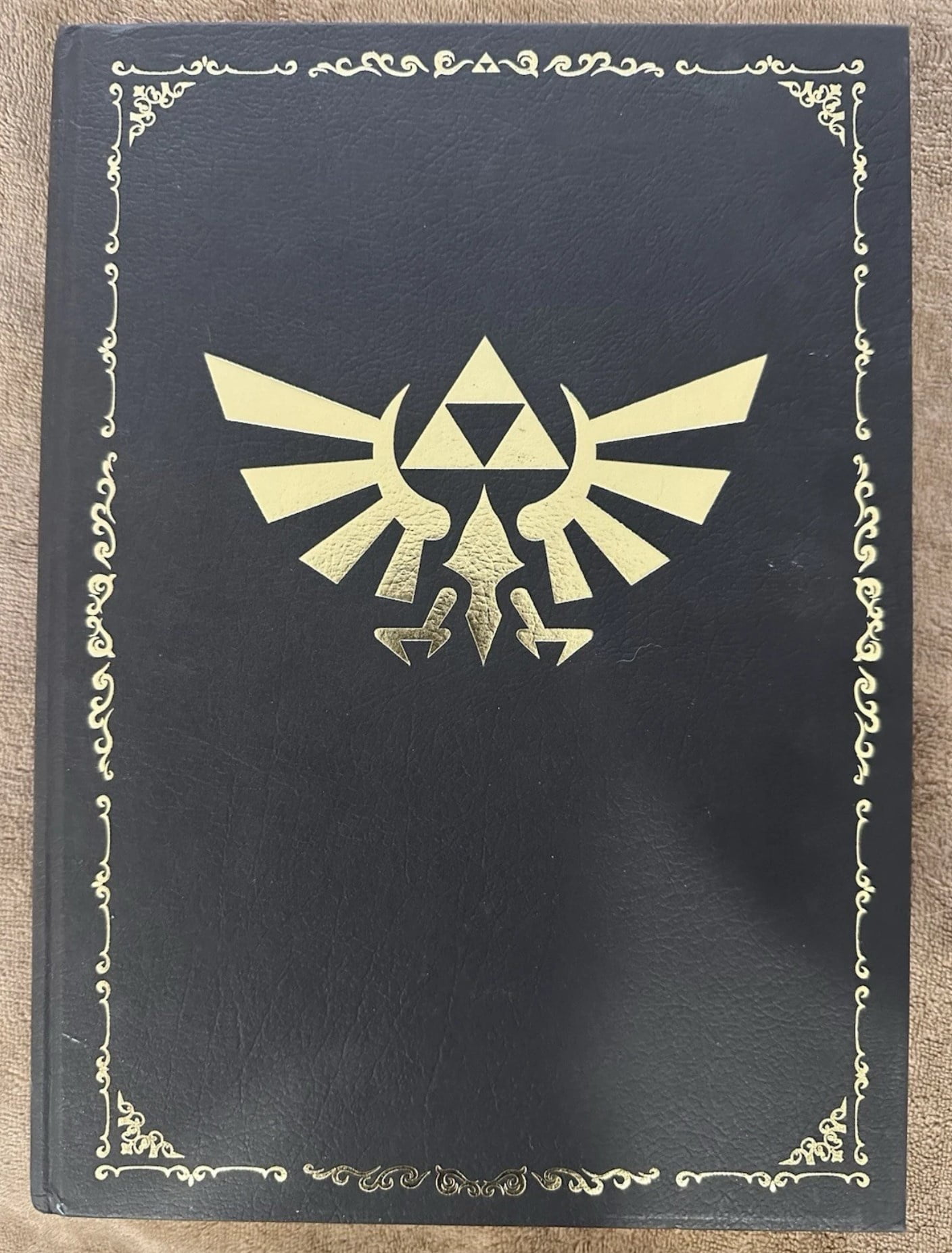 Pre-Owned The Legend of Zelda: Twilight Princess HD Collector's Edition Guide Gamecube Wii Wii U