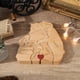 thumbnail image 4 of Adorno de oso de madera personalizado: escultura de oso personalizada con 2 a 8 nombres de familia, regalo de decoración del hogar para mamá, abuela, papá (6 nombres), 4 of 7
