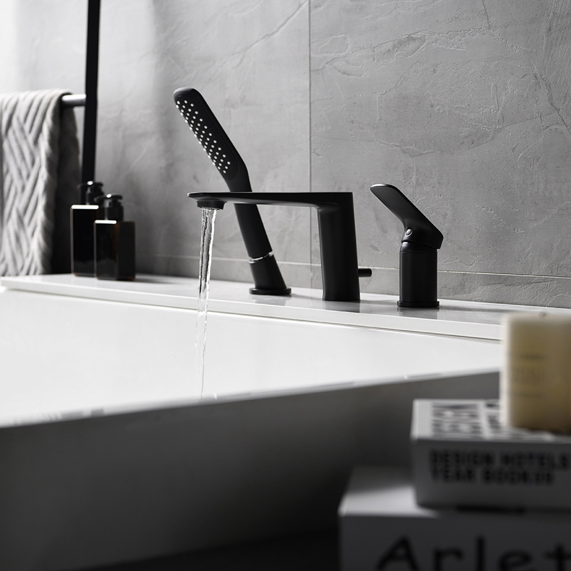 Single Handle Deck Mounted Roman Tub Faucet with Handshower