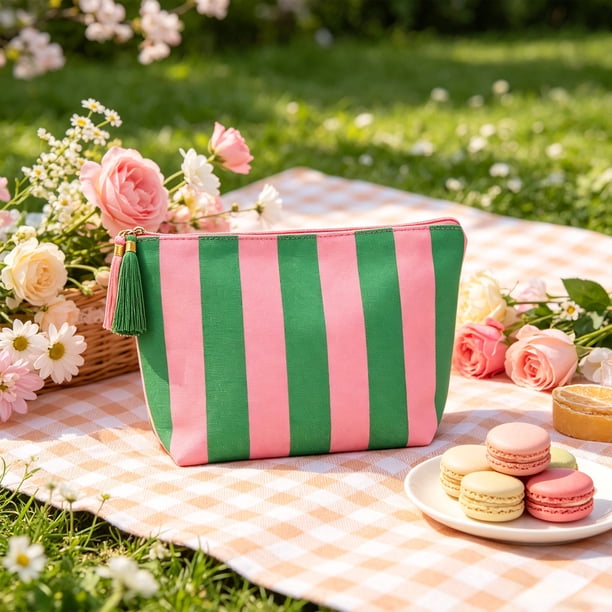 Bolsa de Almacenamiento de Pana a Rayas con Forma de Concha Marina: Neceser de Viaje, Organizador de Artículos de Aseo Moderno y Portátil para Maquillaje y Artículos Esenciales de Uso Diario.