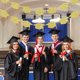 thumbnail image 4 of Guirnalda de birretes de graduación, pancarta de doble capa con purpurina, decoración de birrete para fiestas de instituto y universidad., 4 of 6
