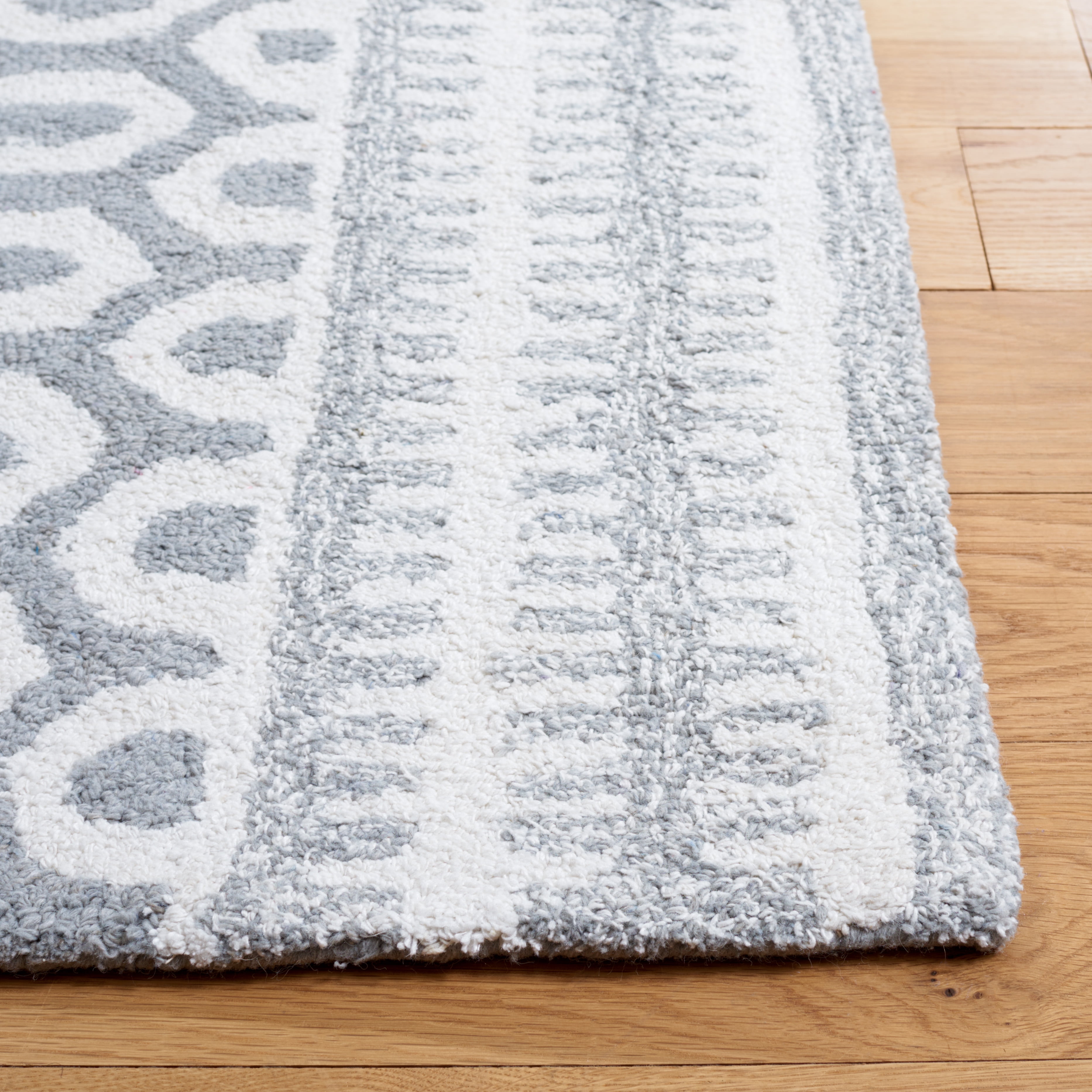 SAFAVIEH Capri Francis Geometric Area Rug, Ivory/Grey, 8' x 10'