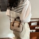thumbnail image 4 of Bolso de trabajo pequeño para mujer, bolso de almohada retro de alta gama para mujer, nuevo diseño de nicho 2025, bolso bandolera Boston., 4 of 5