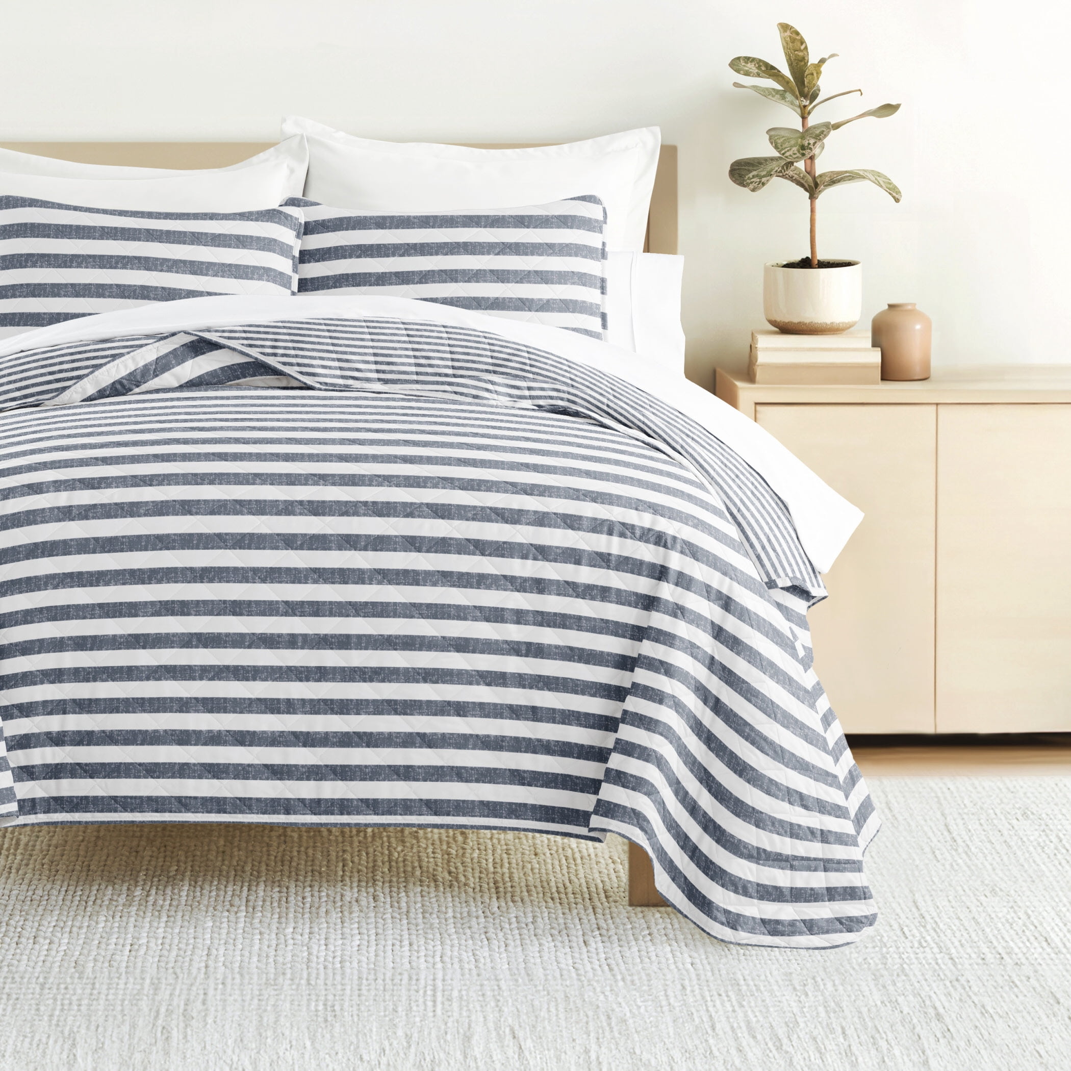 Lightweight Quilt Sets - Wrinkle Free - Coverlet Striped Coastal Blue Pattern for Full/Queen Size Bedding by Comfort Canopy