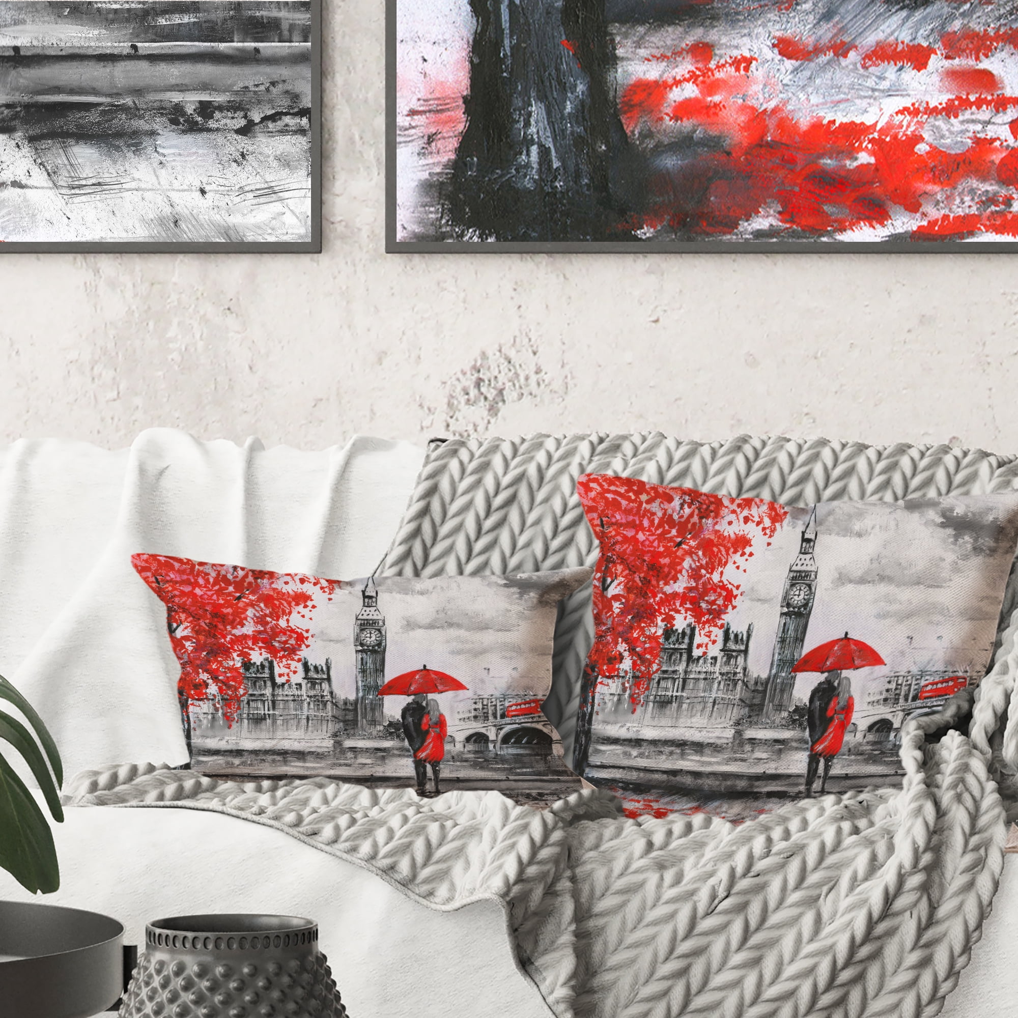 Designart Couples Walking in London - Landscape Printed Throw Pillow - 12x20