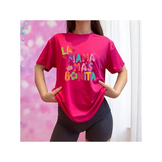 Playera La Mamá Más Bonita con Estilo Acuarela – Diseño Dulce y Femenino Color Fucsia Talla Chica Marca Emil SaEs