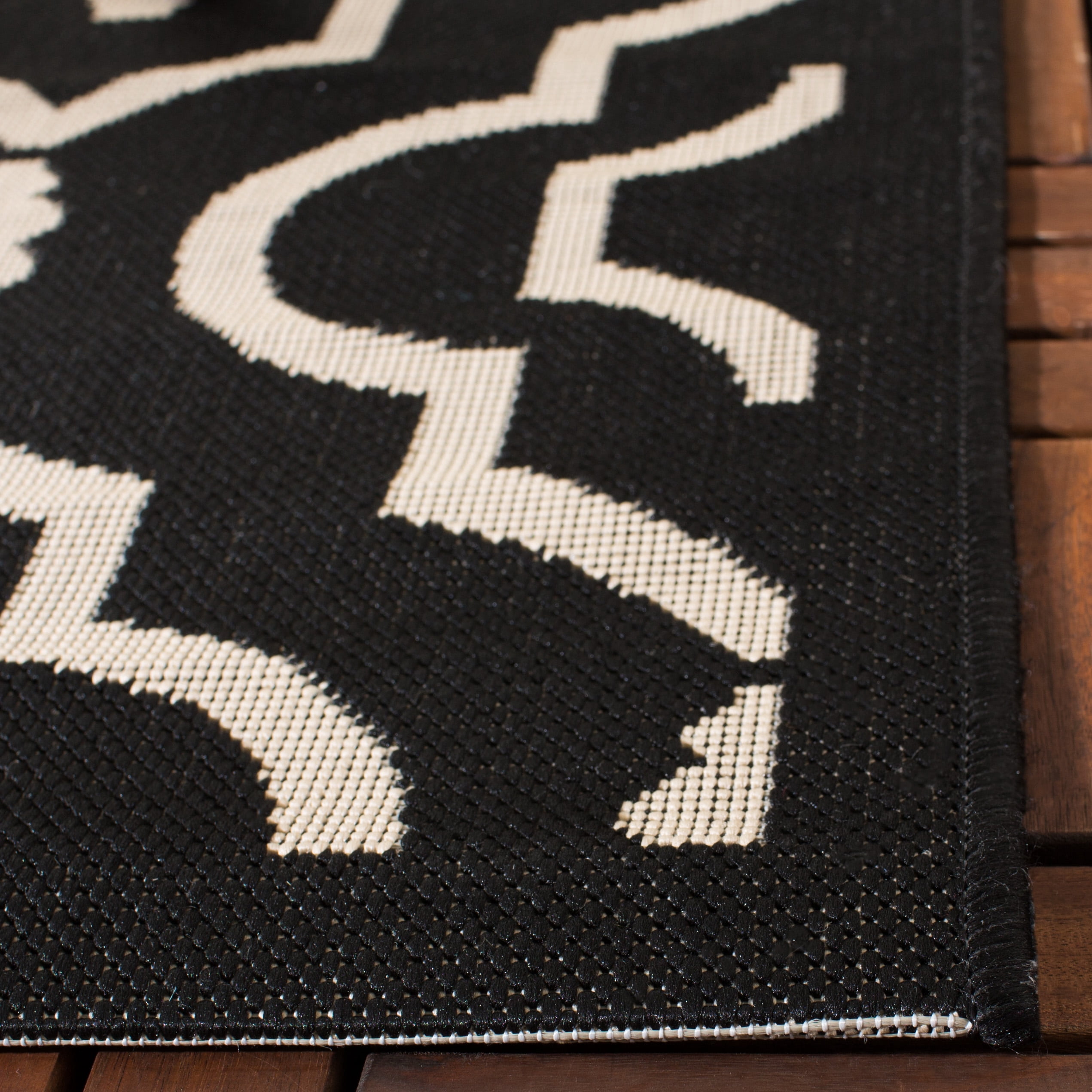 Safavieh Courtyard Lavern Geometric Indoor/Outdoor Area Rug, Black/Beige, 5'3" x 7'7"
