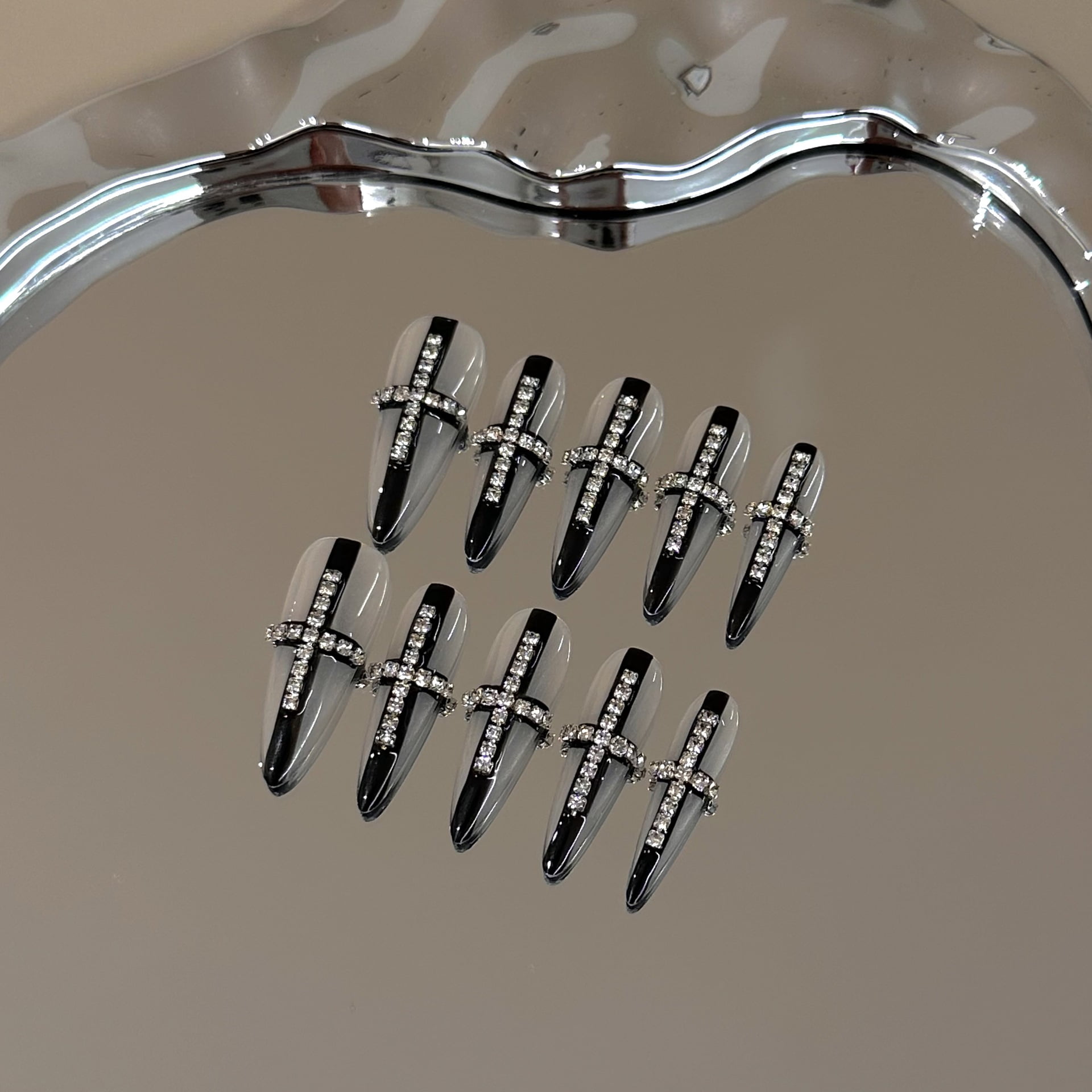 Hand-worn nail pads, advanced sense, autumn and winter gray manicure, long white silver diamond cross, light luxury nails