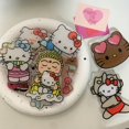 thumbnail image 5 of Soporte de Hello Kitty apto para cualquier teléfono móvil, soporte para airbag, 3 m, pasta de escritorio, artefacto perezoso, dibujos animados, lindo, 5 of 5