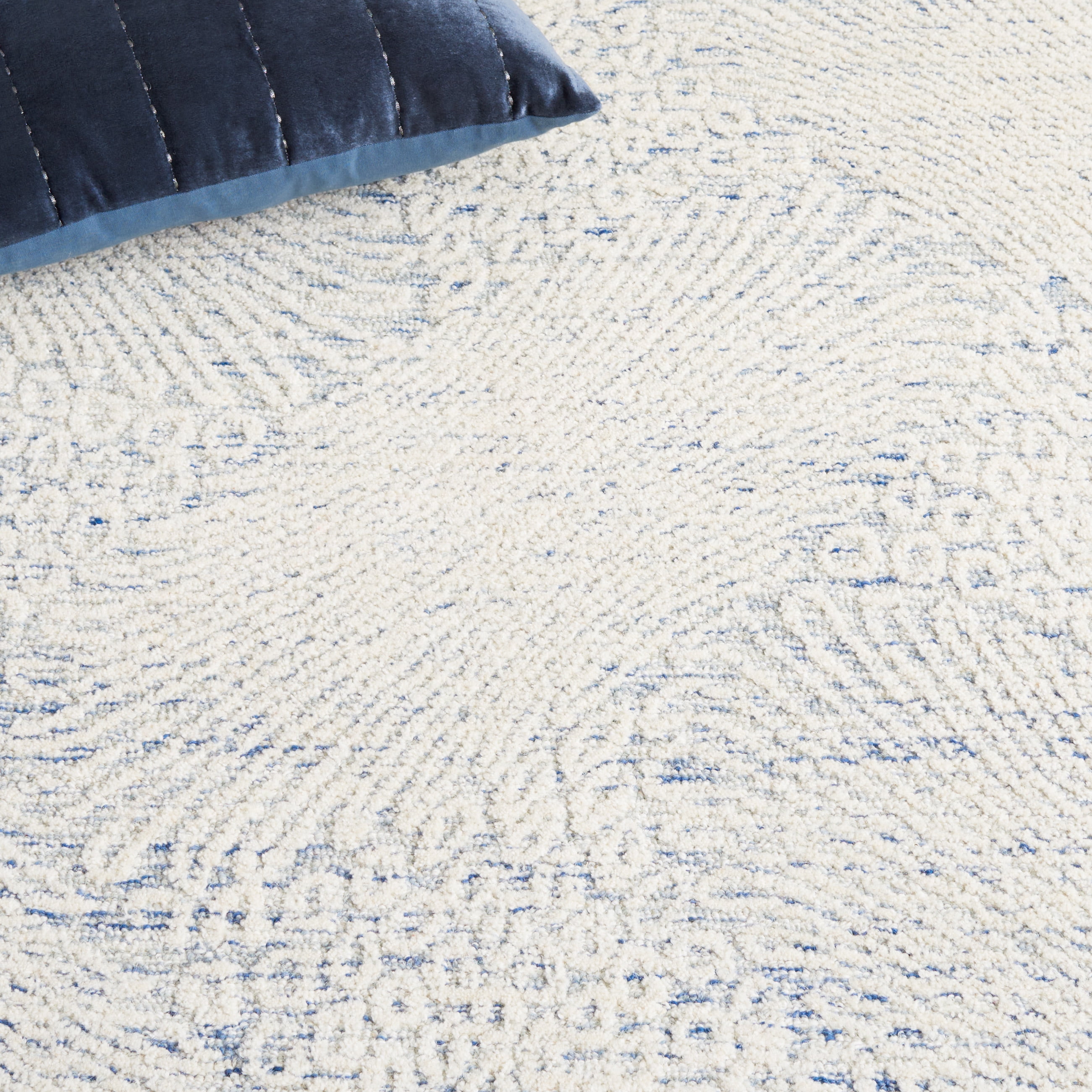 SAFAVIEH Ebony Abbott Floral Area Rug, Blue/Ivory, 6' x 6' Square