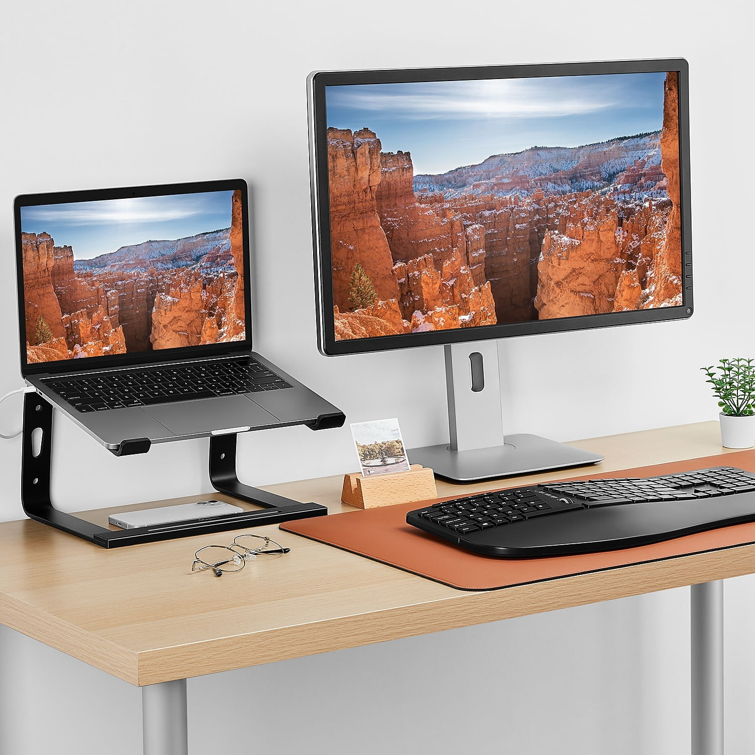 Staples TECH 11.2 x 10.2 Aluminum Laptop Stand Black (ST62654)