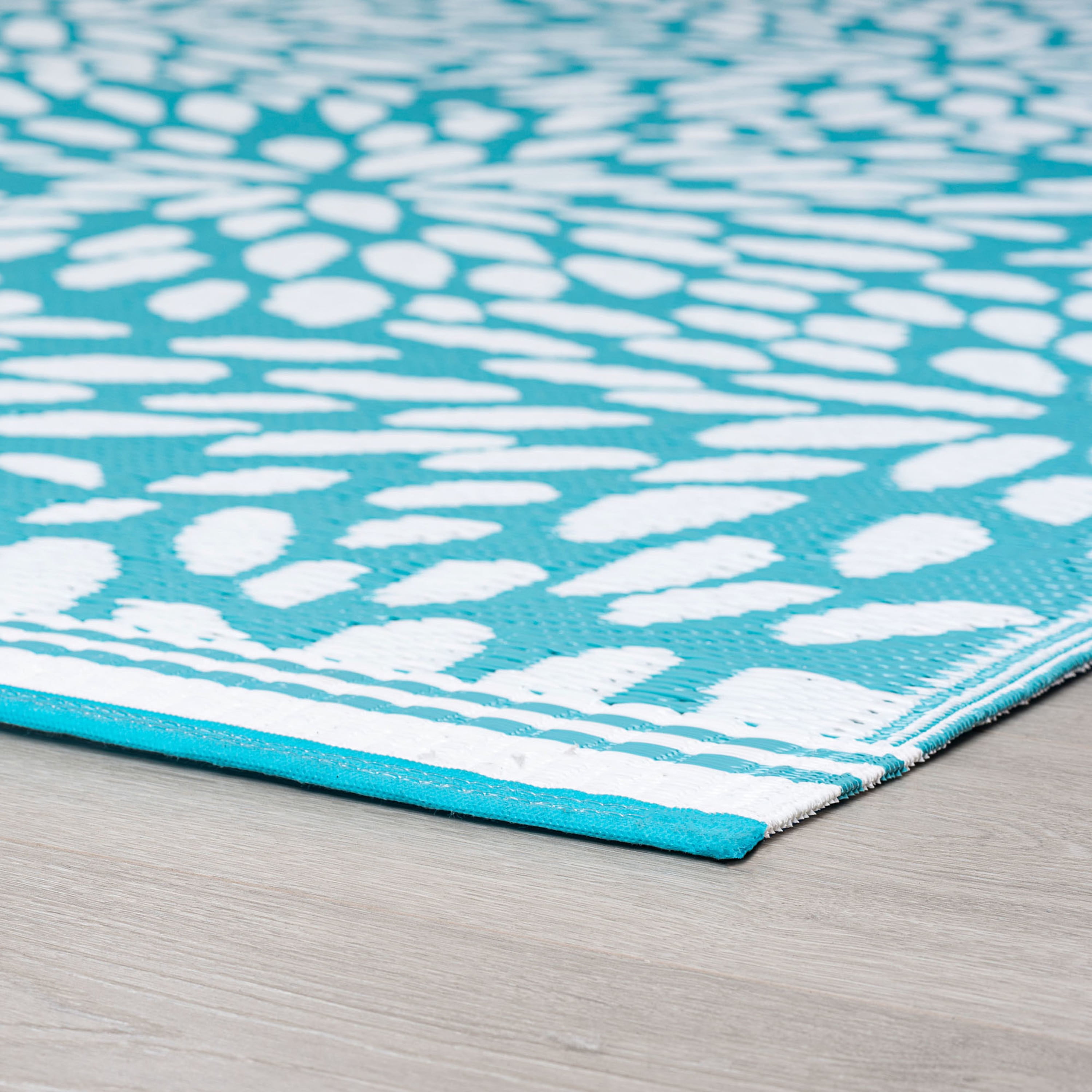 6x9 Reversible Aqua and White Polypropylene Outdoor Floral Area Rug