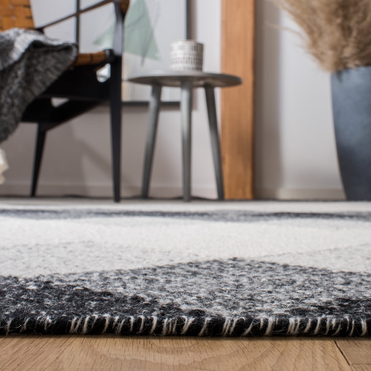 SAFAVIEH Kilim Milton Diamond Area Rug, Black/Ivory, 8' x 10'