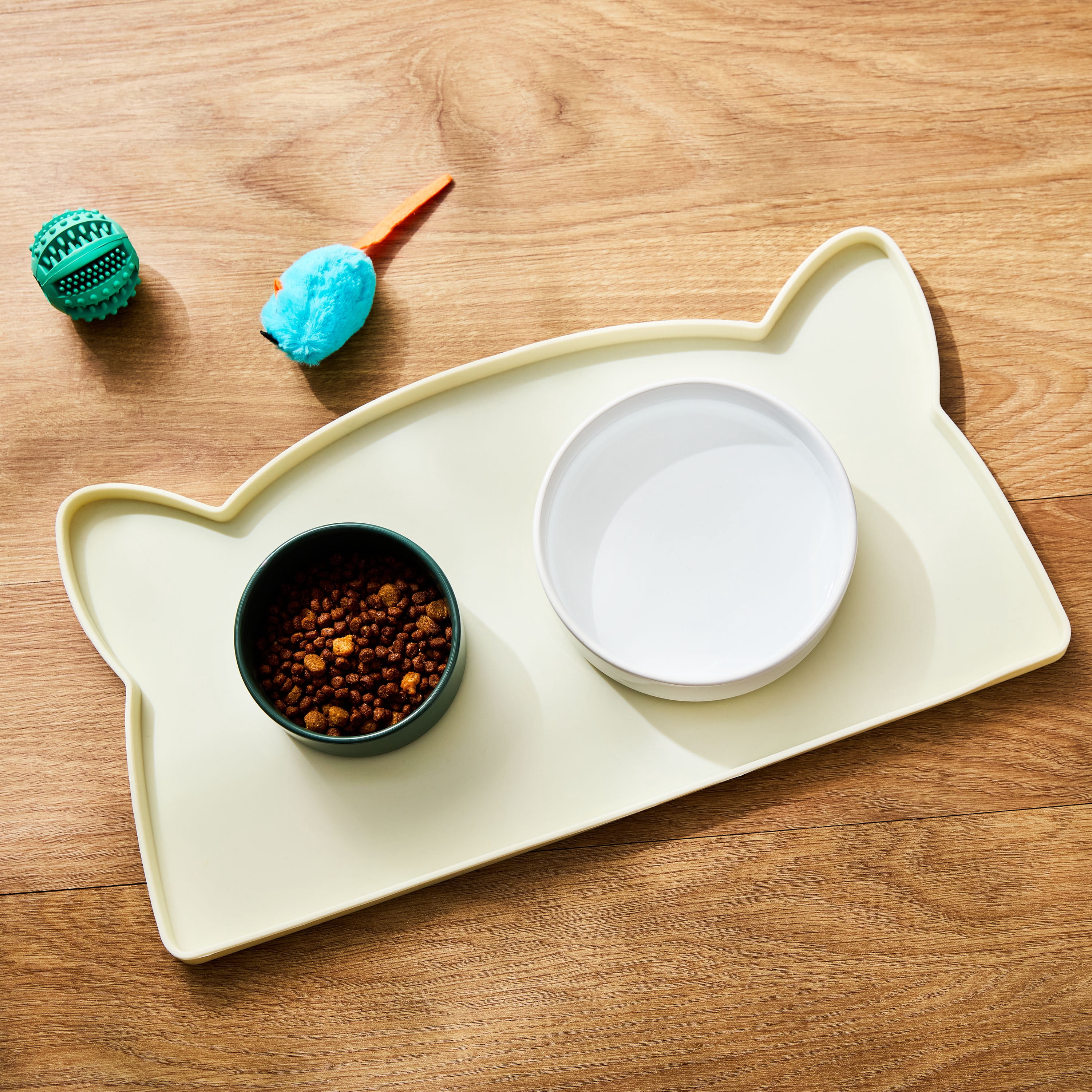 Vibrant Life Silicone Cat Feeding Mat, Beige, 17.5" x 9"